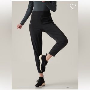 Athleta Trekkie North Jogger (8) in Black